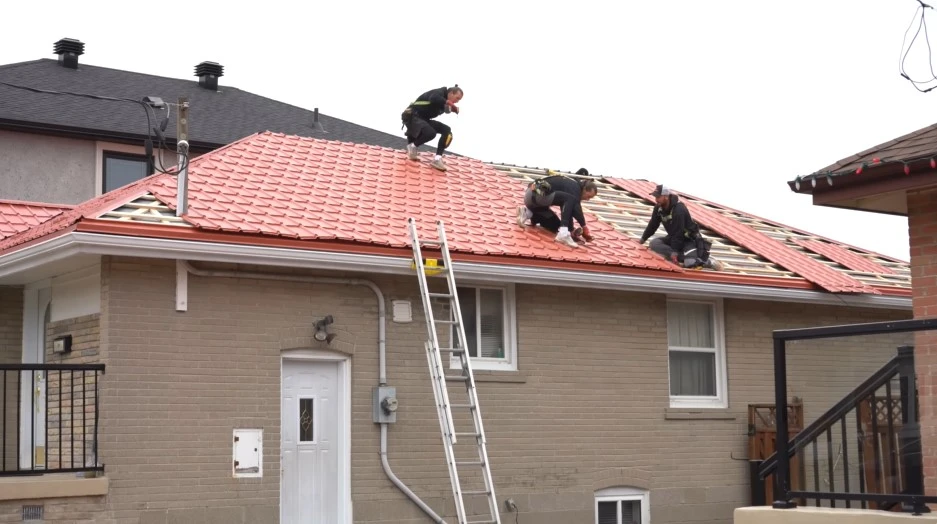 Roofing team at Seventeen Lakes Roanoke
